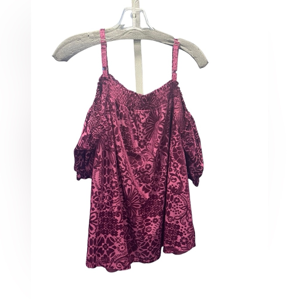 A. Byer Burgundy Velour Pattern‎ Cold Shoulder Shirt